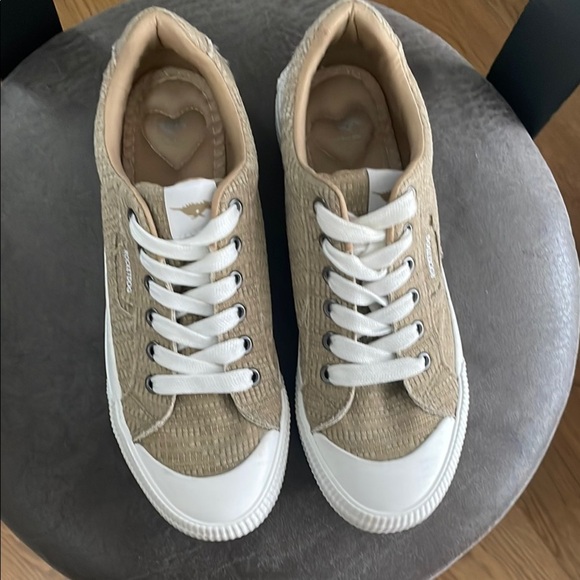 ROCKET DOG
Cheery Textured Tan Sneaker
Pre~Loved Cond! - Picture 2 of 12